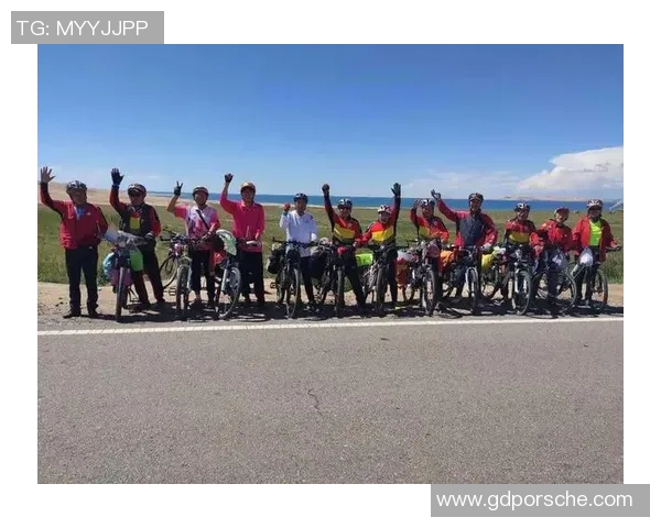 足球明星背后的艰辛与付出揭示了他们成功的秘密与努力的真谛 足球明星背后的艰辛与付出揭示了他们成功的秘密与努力的真谛