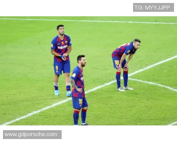 足球明星年鉴全景图集揭秘全球顶级球员的辉煌瞬间与成长历程